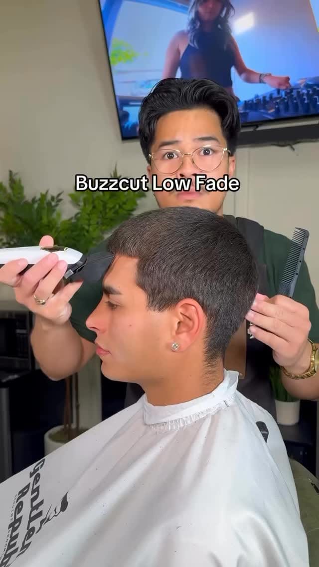 Post 3 by BARBEROS DEL MUNDO 💈BARBEIRO TAPER FADE FADE SPAIN on Instagram (video)