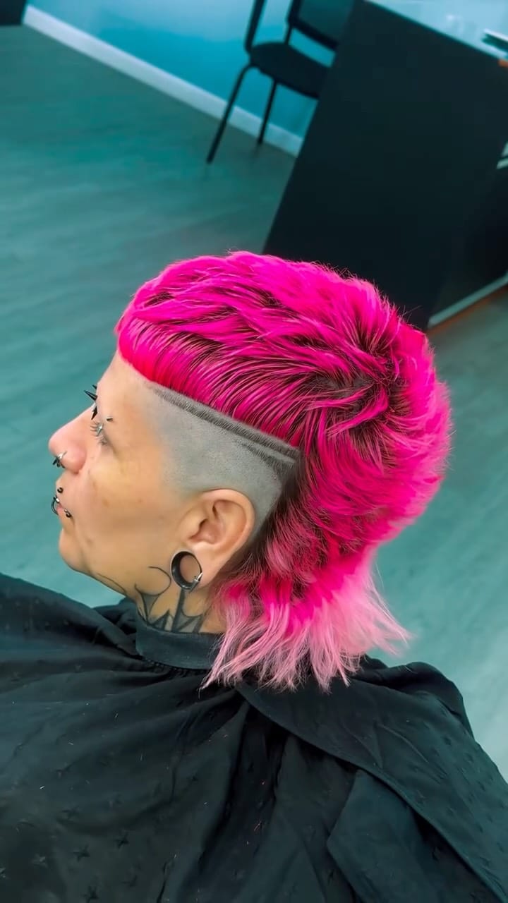 Post 6 by BARBEROS DEL MUNDO 💈BARBEIRO TAPER FADE FADE SPAIN on Instagram (video)