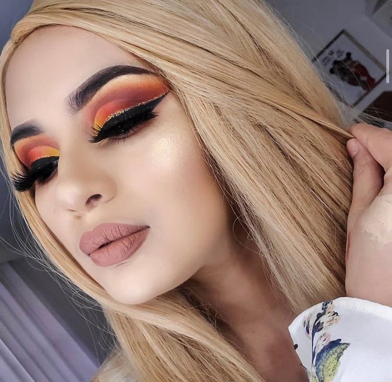 Post 10 by Makeup Shots Original ♥️ on Instagram (carousel)