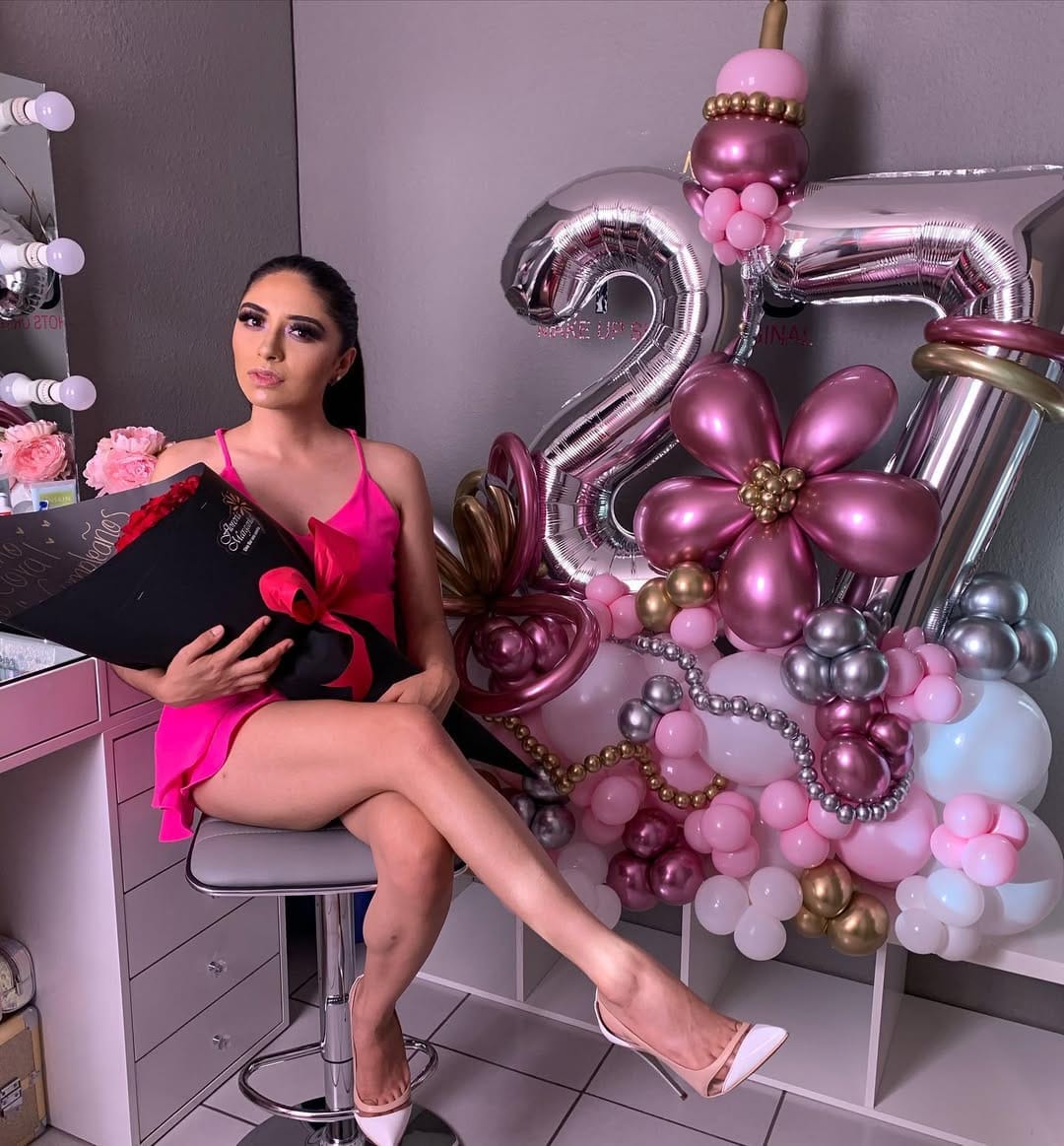 Post 5 by Makeup Shots Original ♥️ on Instagram (carousel)