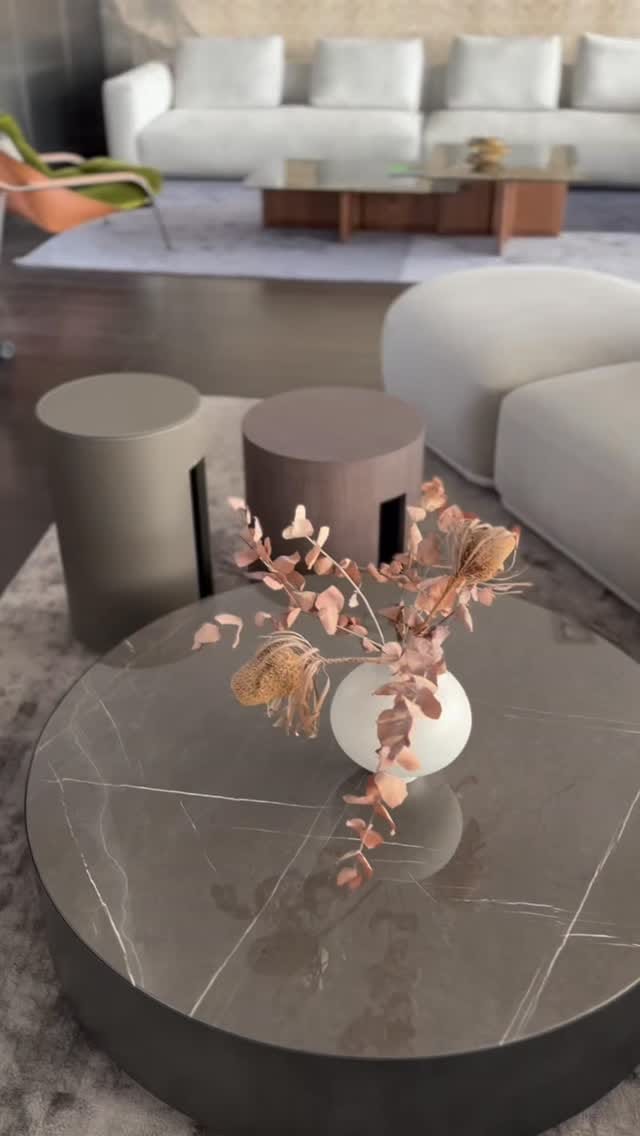 Post 1 by ESSERE on Instagram (video)