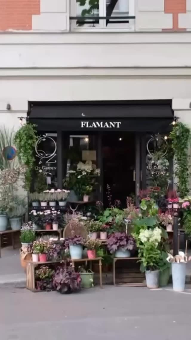 Post 6 by ESSERE on Instagram (video)