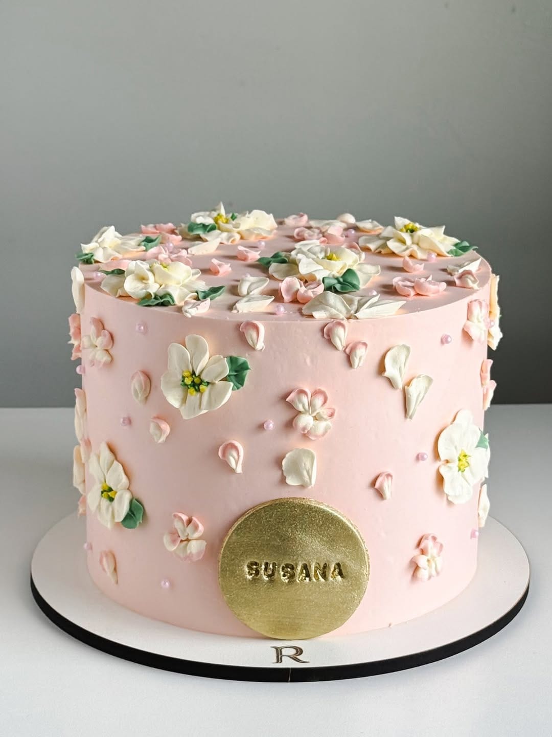 Post 5 by Roberta Oda Confeitaria on Instagram (carousel)