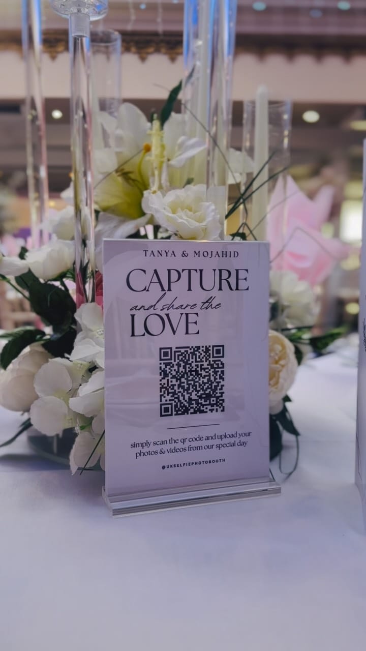 Post 4 by The Selfie Booth® on Instagram (video)