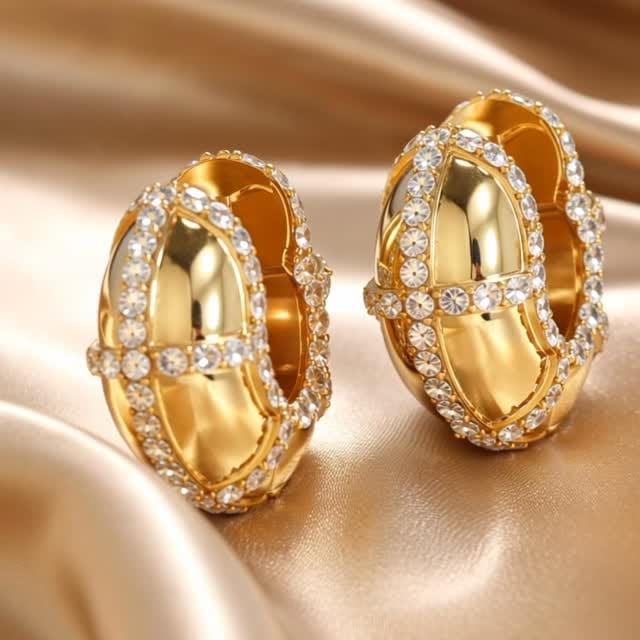 Post 3 by Joannanakhlejewelry on Instagram (video)