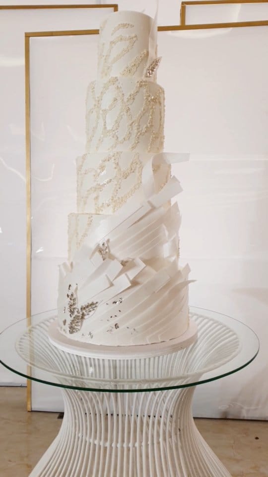 Post 9 by Remo's Cake Dubai🌹 on Instagram (video)