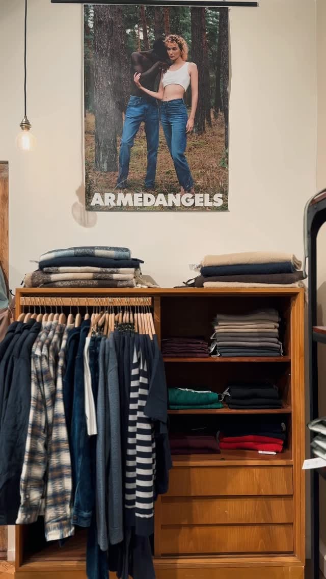 Post 1 by DearGoods on Instagram (video)