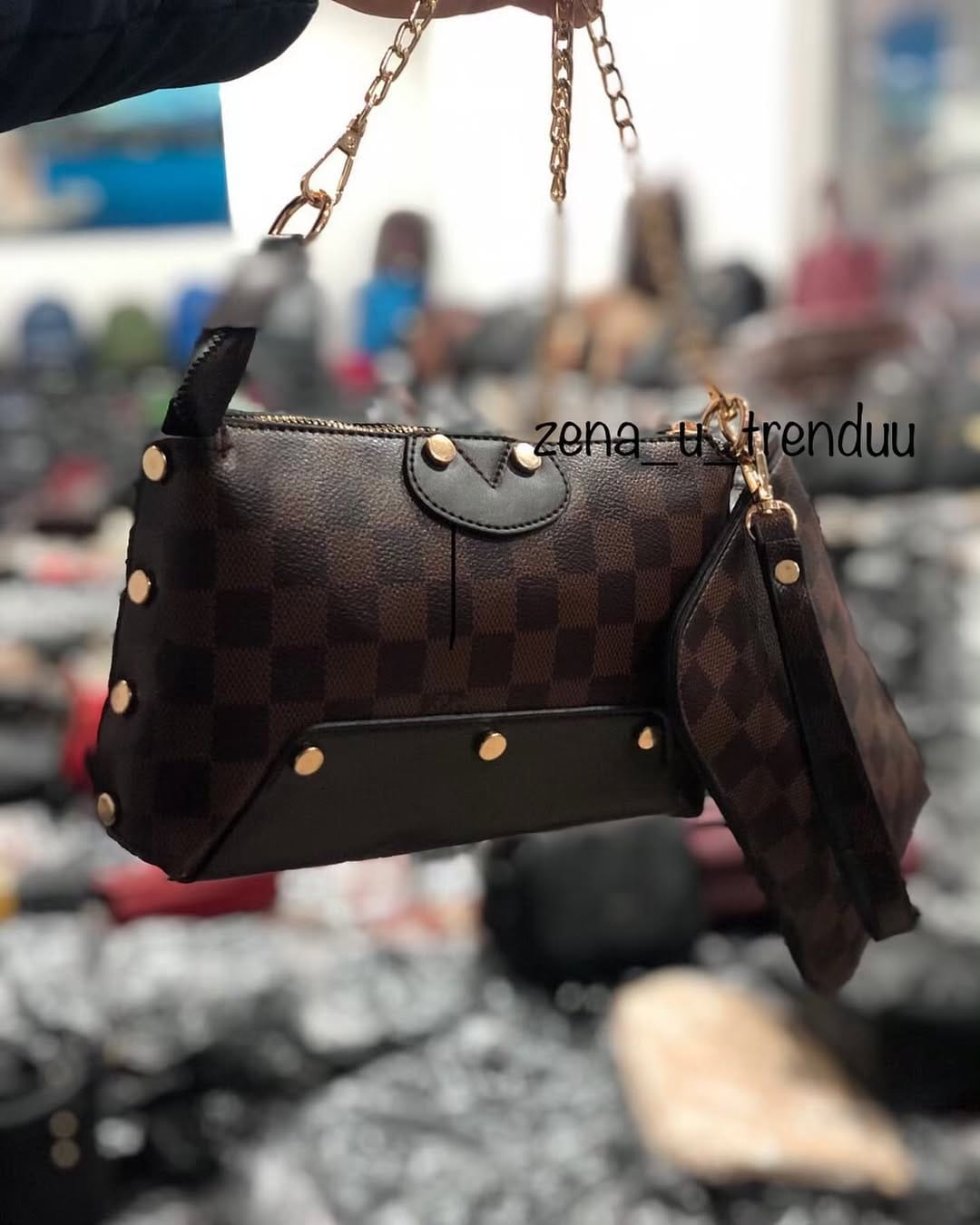 Post 1 by Online butik on Instagram (carousel)