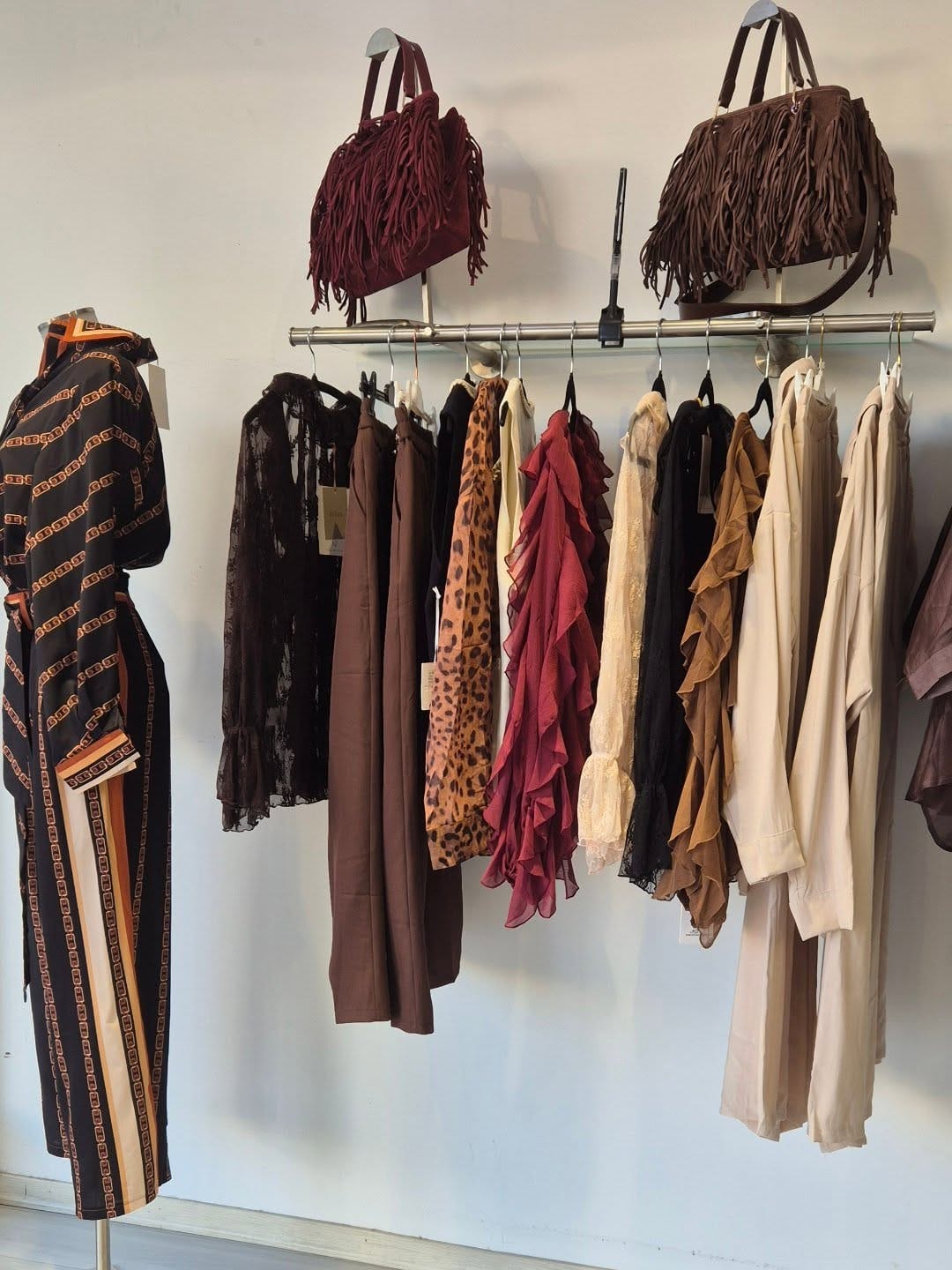 Post 8 by felisiboutique on Instagram (image)