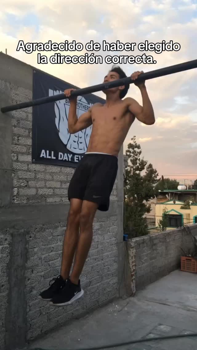 Post 3 by Juan Hernández | Entrenador Personal on Instagram (video)