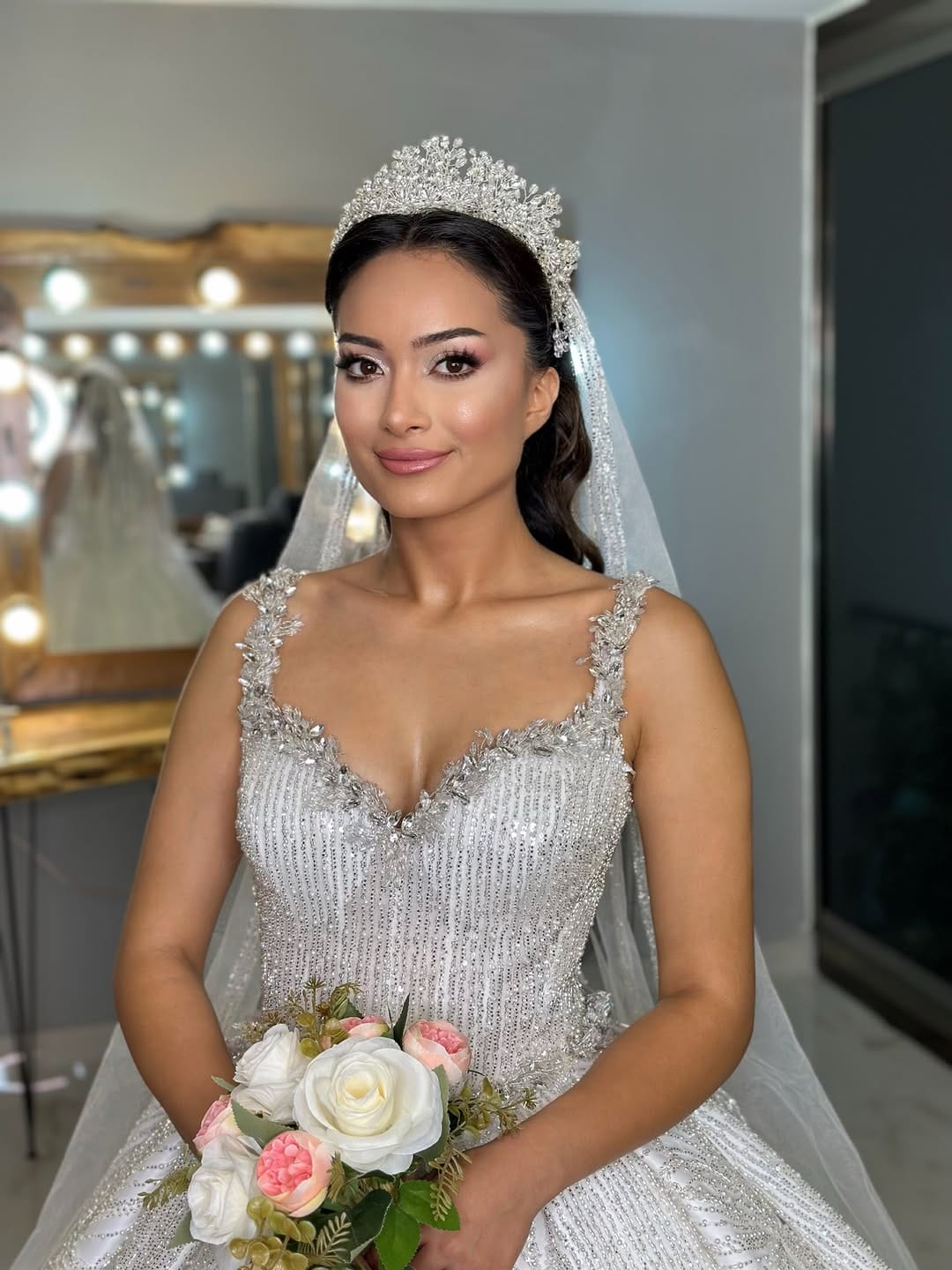 Post 5 by Nazlı Şahin make-up on Instagram (image)