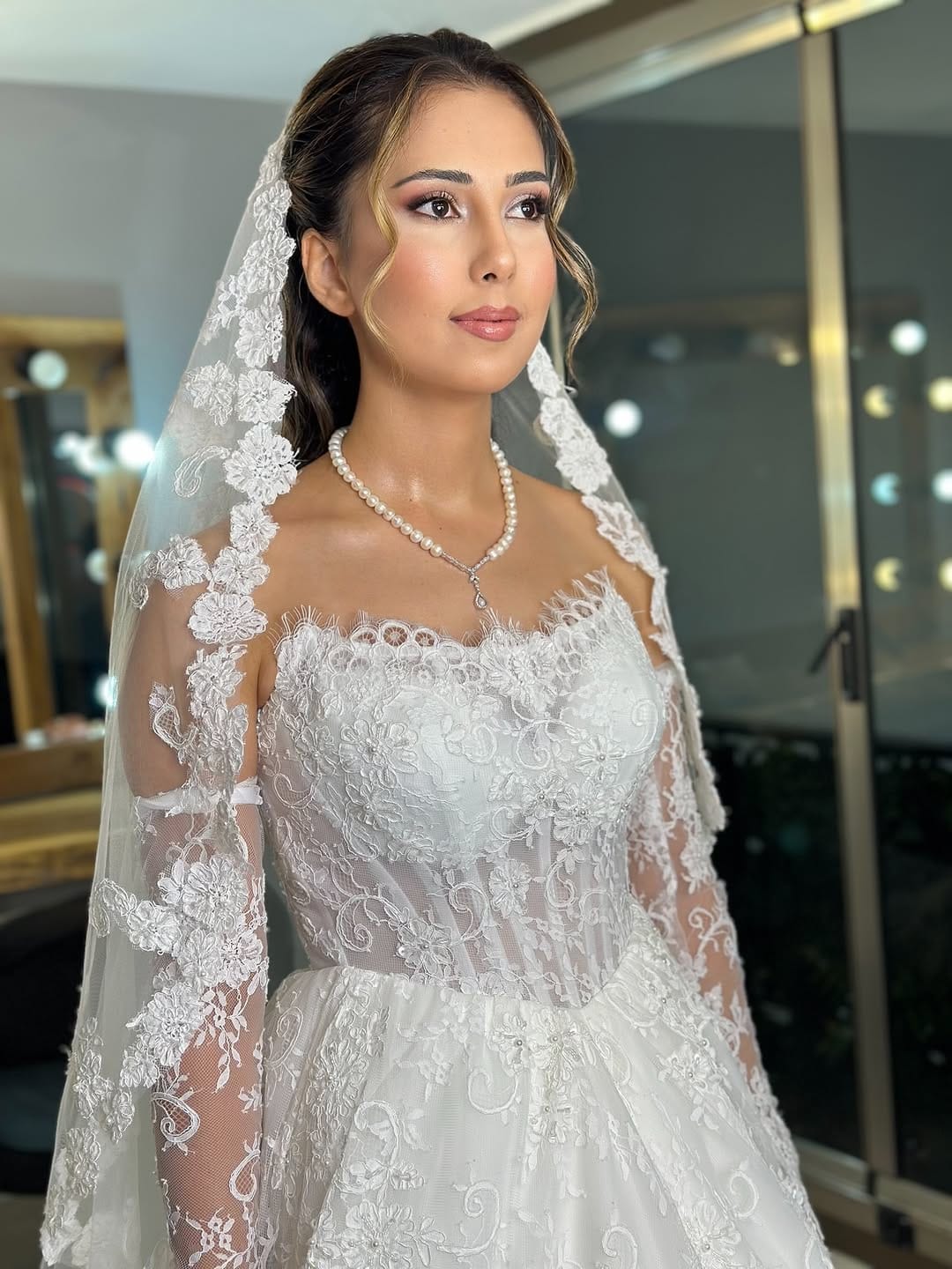 Post 7 by Nazlı Şahin make-up on Instagram (image)