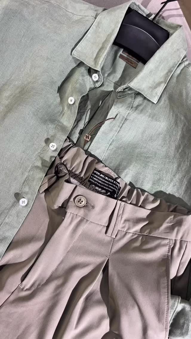 Post 1 by BLACK on Instagram (video)