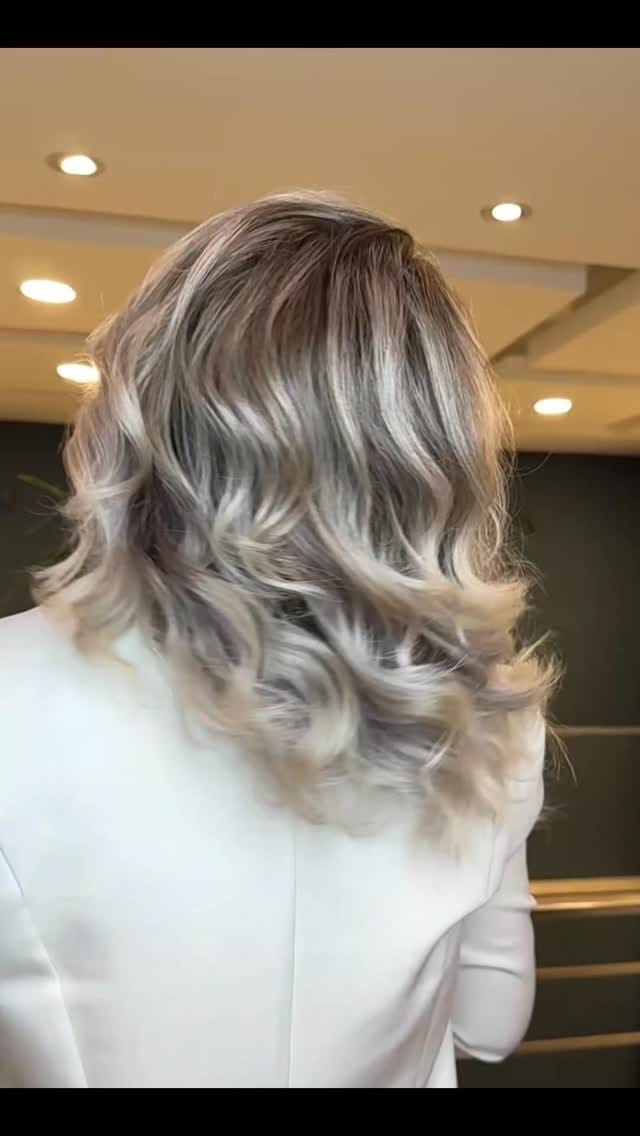 Post 4 by Manzareh Mokhtari on Instagram (video)