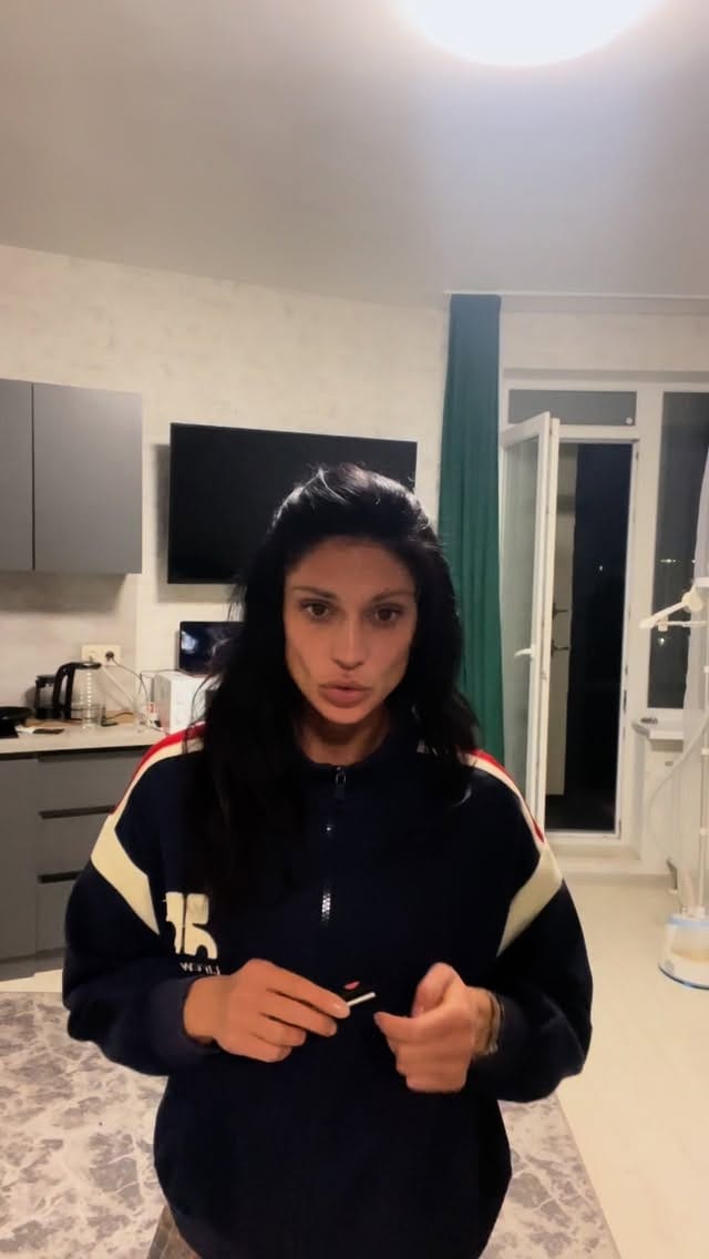 Post 2 by 🔋Дарья Наваррская on Instagram (video)