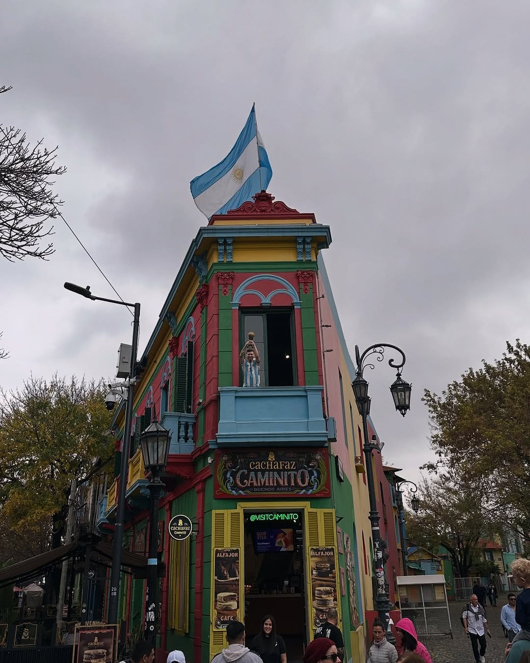 Post 7 by Lucas do Carmo on Instagram (carousel)