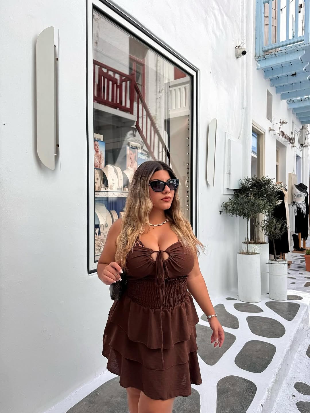 Post 1 by Δαναη Φρουντζου on Instagram (carousel)