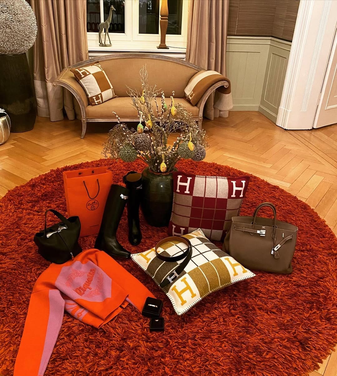 Post 2 by Secretsale Vintage on Instagram (image)