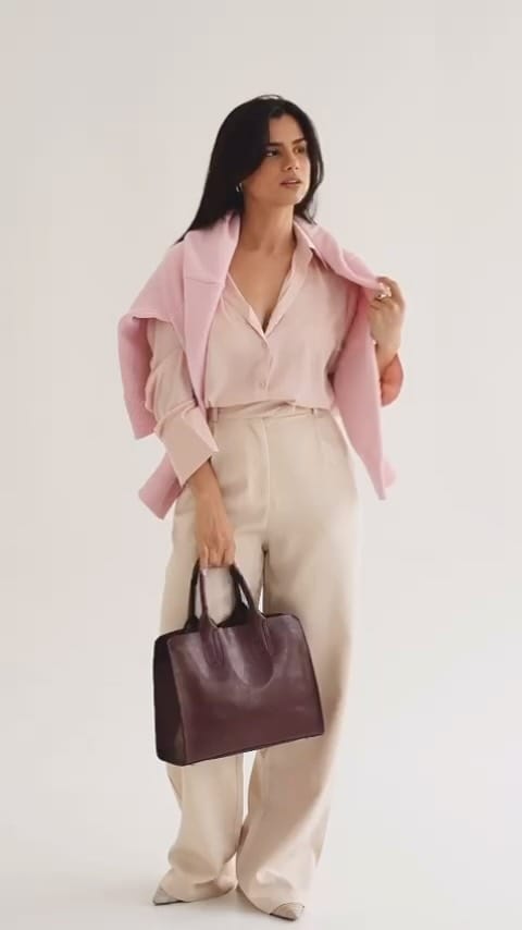 Post 9 by Thais Pereira on Instagram (video)