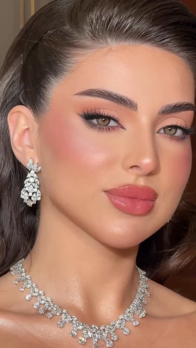 Post 3 by Moza Makeup artist on Instagram (video)