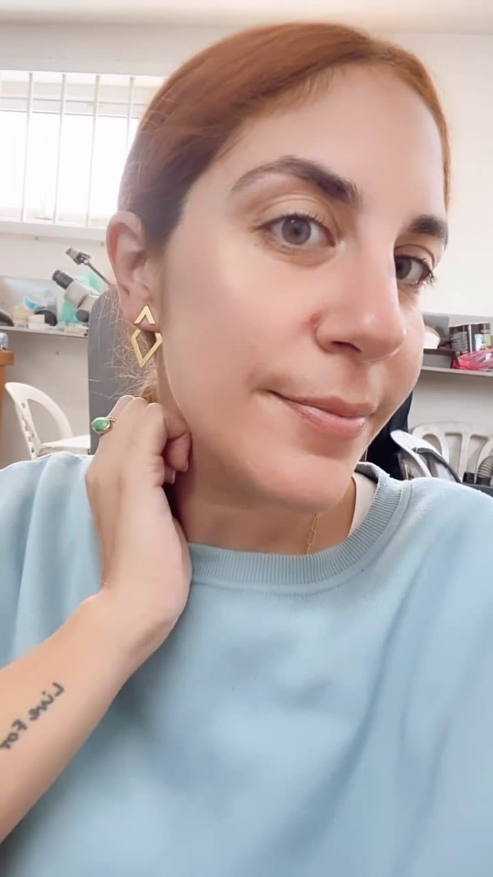 Post 1 by Jewellery Madness on Instagram (video)