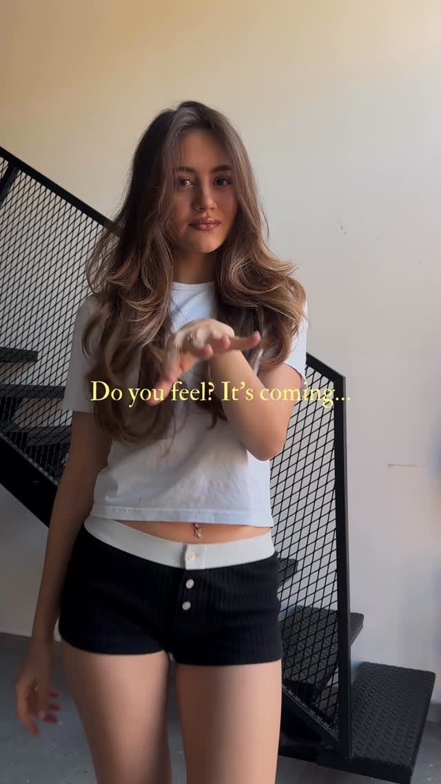 Post 1 by Women’s Clothes & Accessoires on Instagram (video)