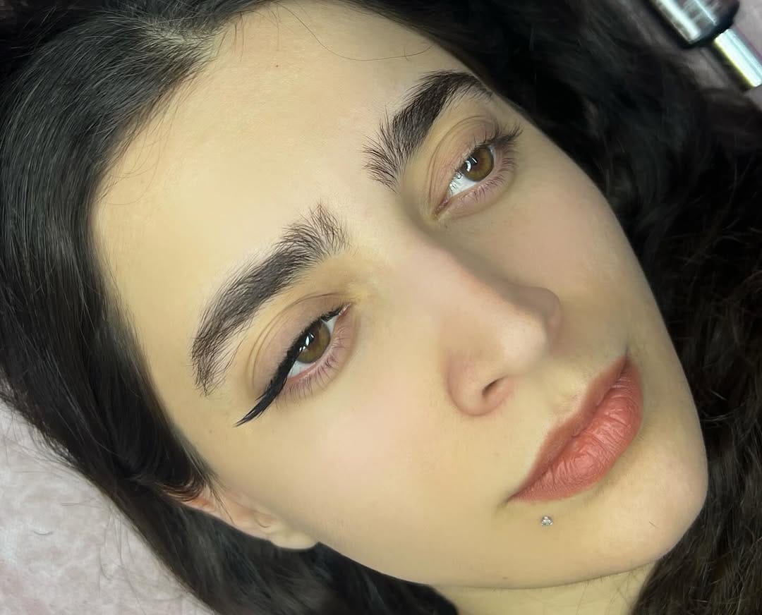 Post 2 by آموزش اکستنشن مژه و لیفت ابرو و مژه بامدرک on Instagram (image)