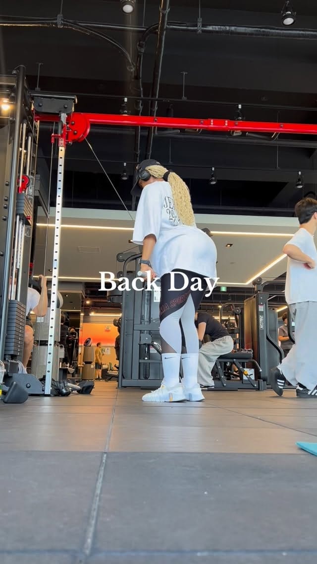 Post 3 by Z A M A ✨ on Instagram (video)
