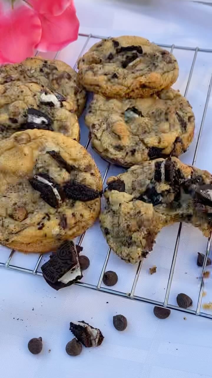 Post 10 by Cupcakes2di4 on Instagram (video)
