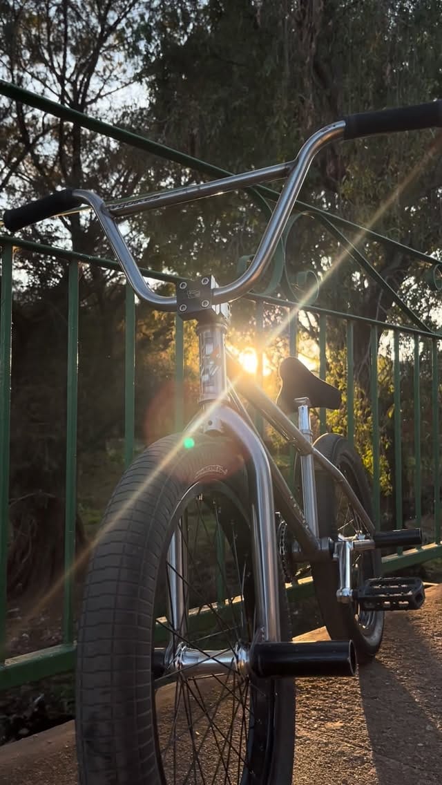 Post 3 by Dickbikeshop on Instagram (video)