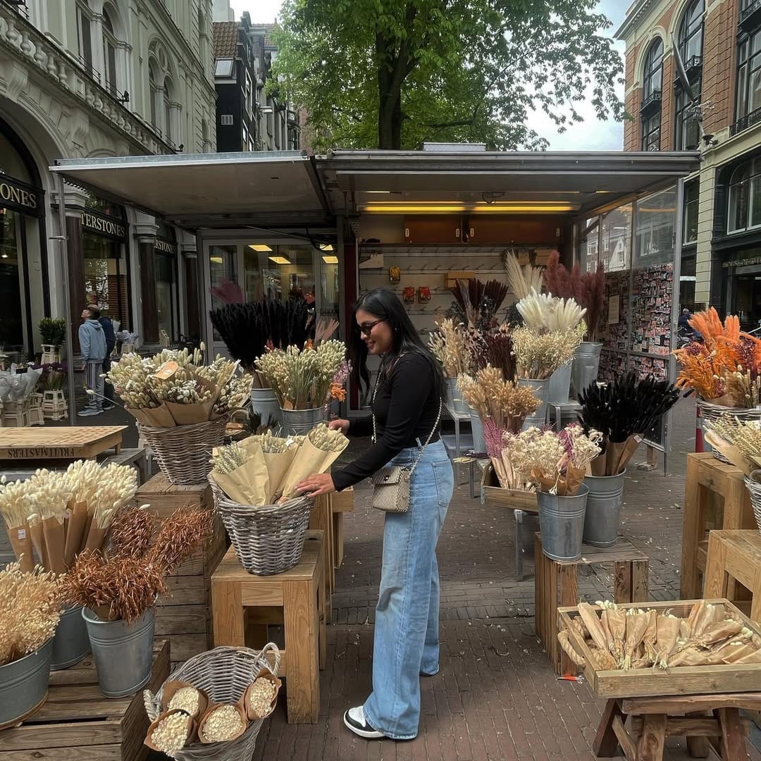 Post 10 by La Floristería TRC on Instagram (carousel)