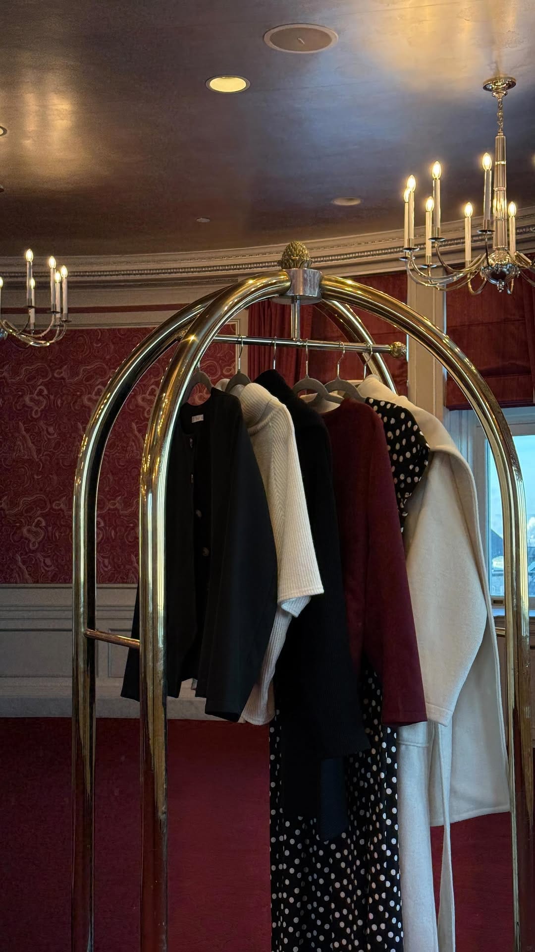 Post 9 by Mimz | curated capsule wardrobes on Instagram (video)