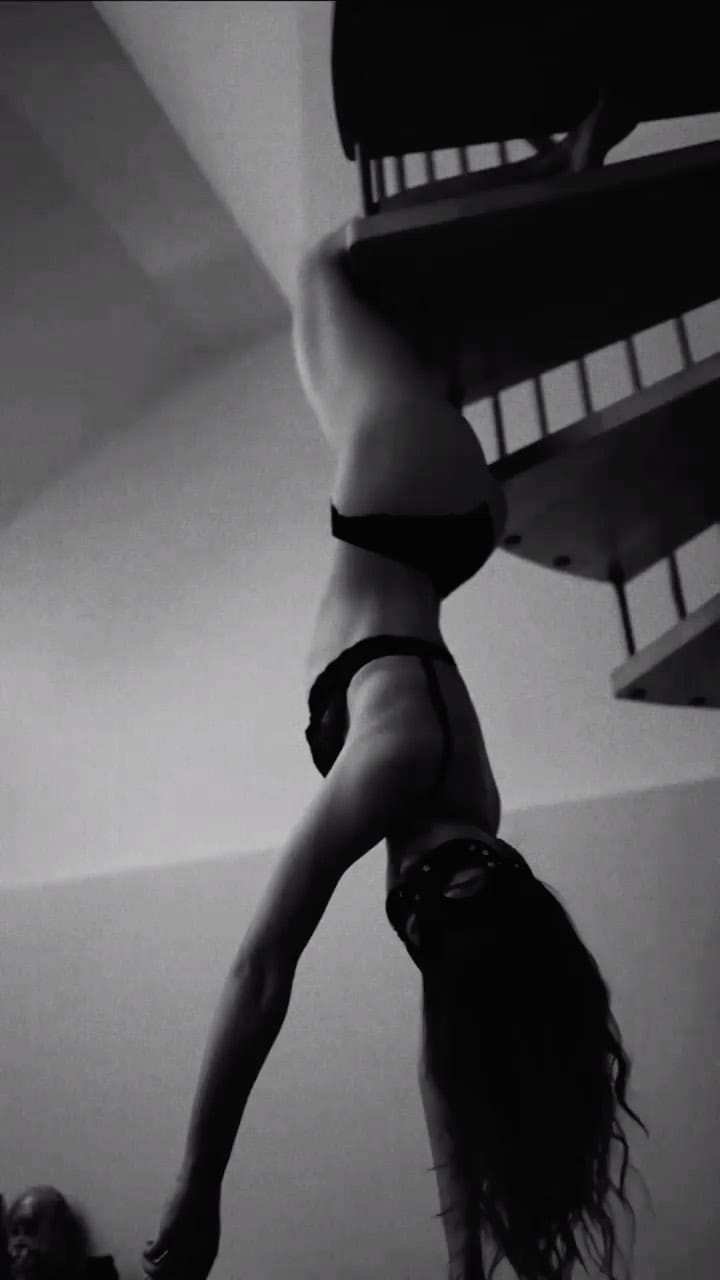 Post 2 by 💫 R O Z H A 💫 on Instagram (video)