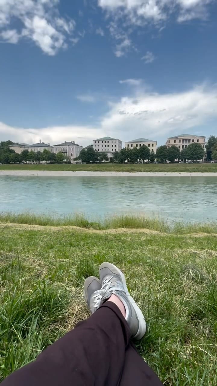 Post 8 by 𝒰𝒶𝑒_𝑒𝓎𝑒𝓈 on Instagram (video)
