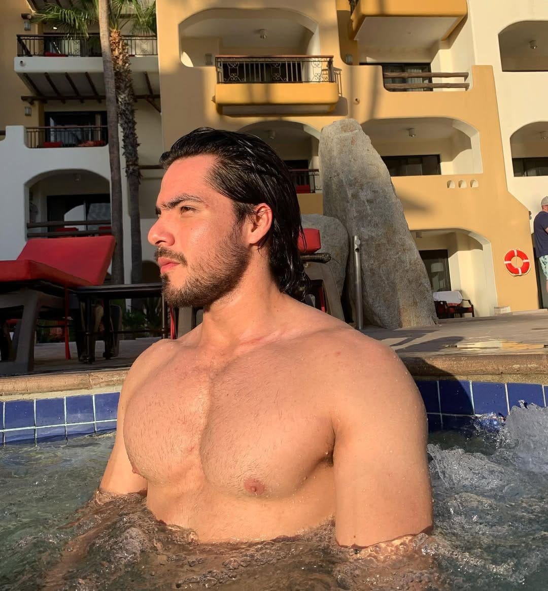 Post 9 by Ulises Ochoa on Instagram (image)