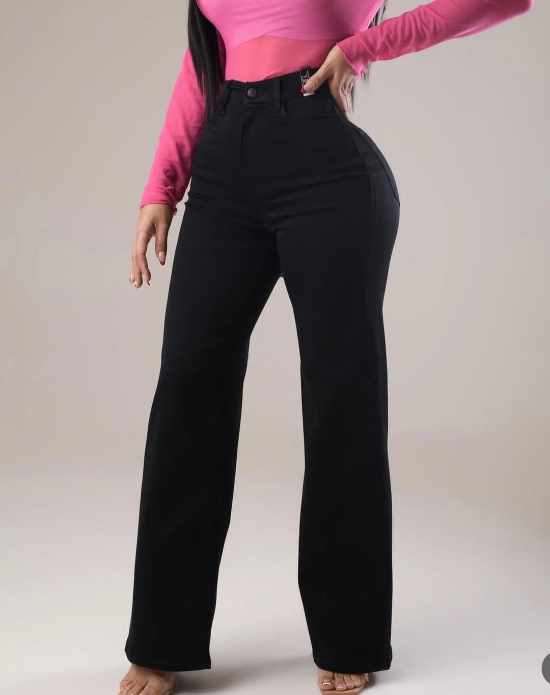 Post 6 by Yeye Fashion 🛍 on Instagram (image)