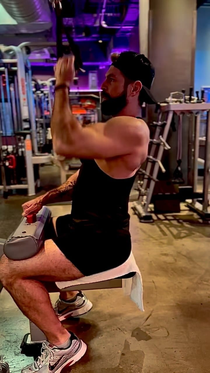 Post 9 by Angelos Theoharidhs on Instagram (video)