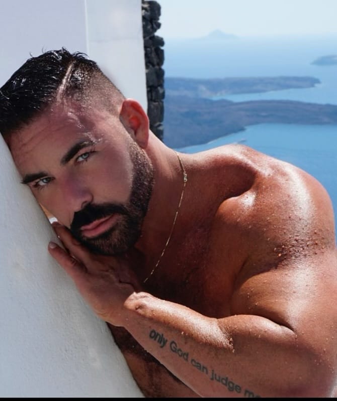 Post 6 by Angelos Theoharidhs on Instagram (image)
