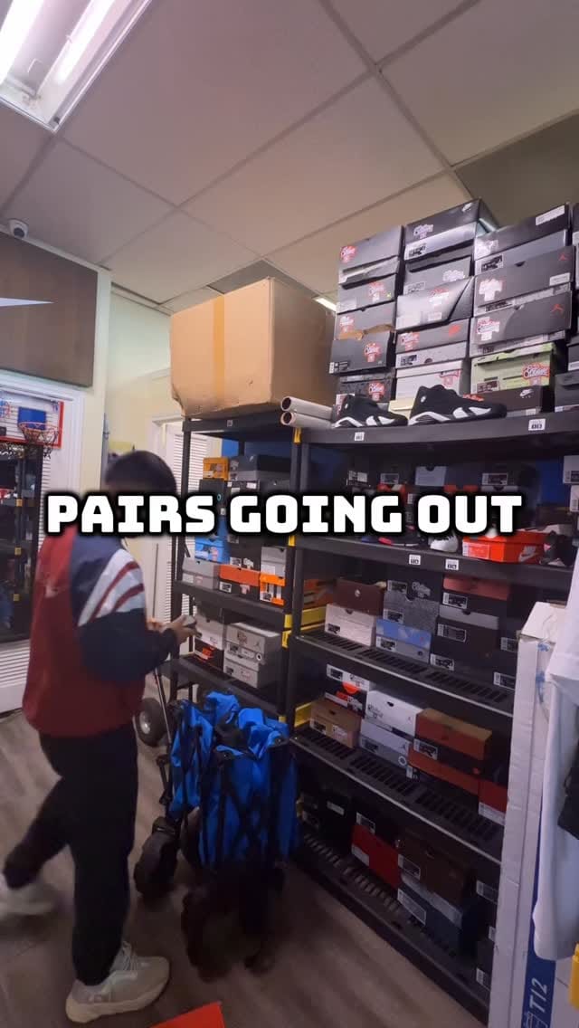 Post 4 by Exclusive Sneakers on Instagram (video)