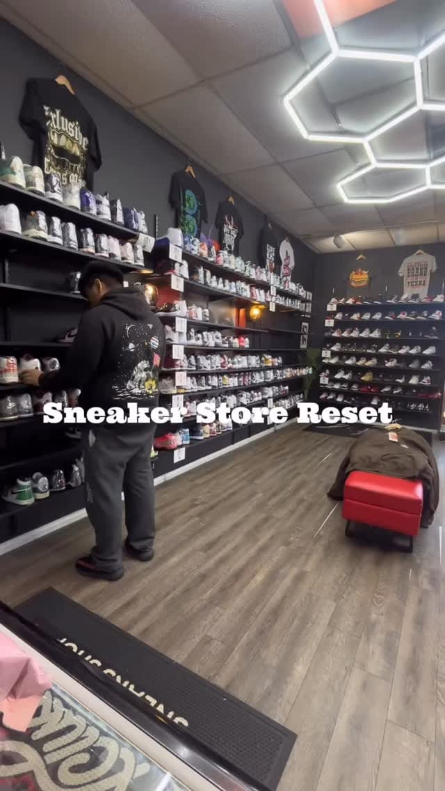 Post 6 by Exclusive Sneakers on Instagram (video)