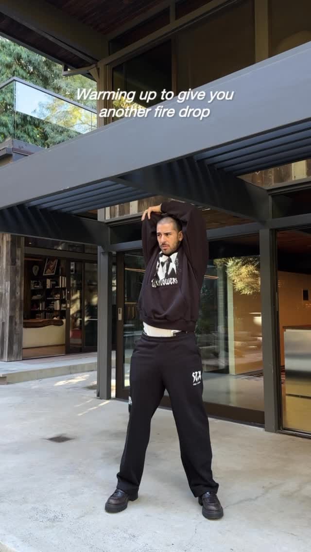 Post 1 by House Of Flowers on Instagram (video)