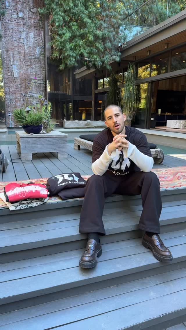 Post 8 by House Of Flowers on Instagram (video)