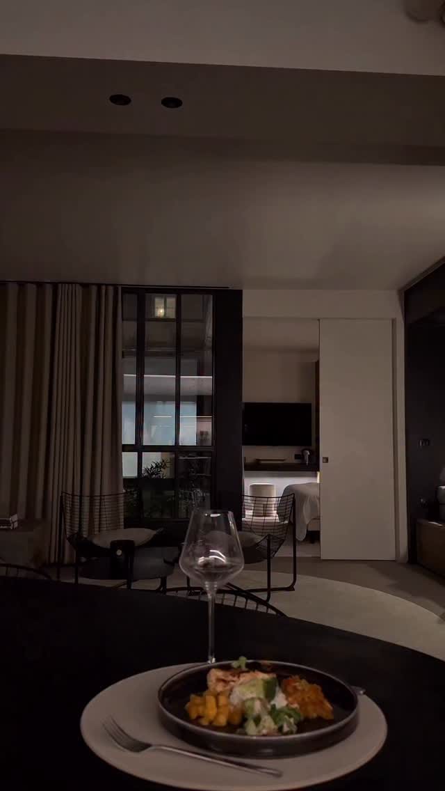 Post 5 by Ｊessica Ｌeite on Instagram (video)