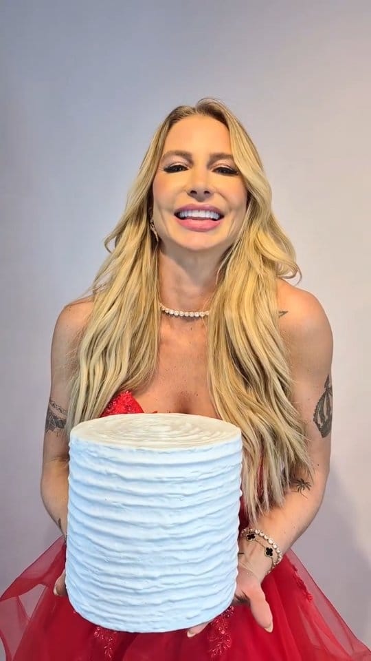 Post 6 by Mônica Seidel on Instagram (video)