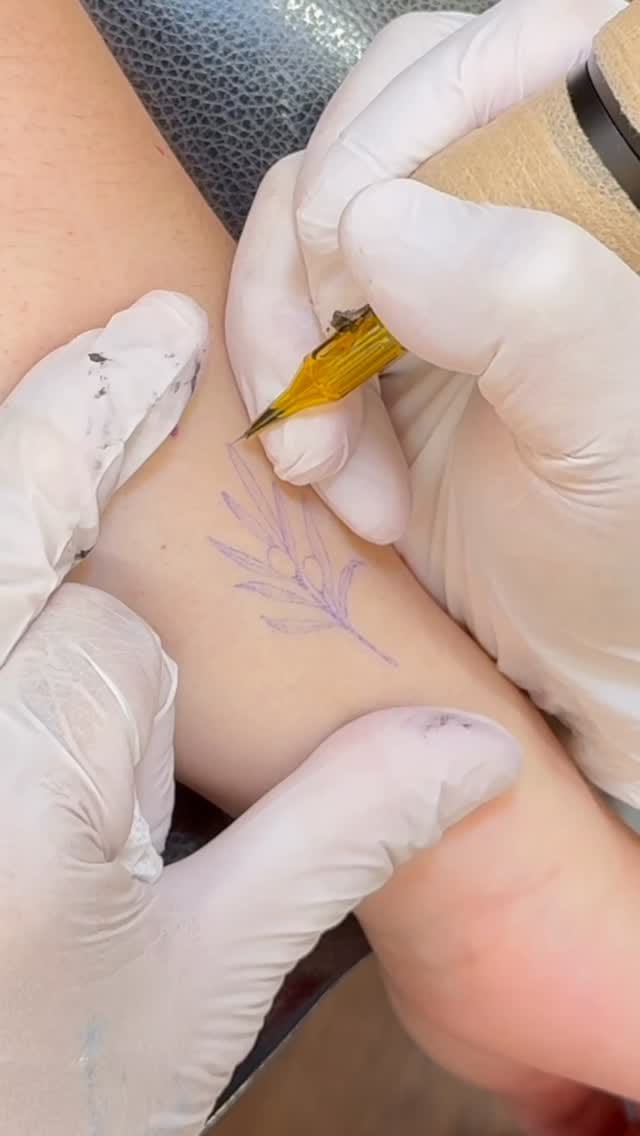 Post 3 by Andy | Fineline tattoo Artist in Hongdae, Seoul, Korea. on Instagram (video)