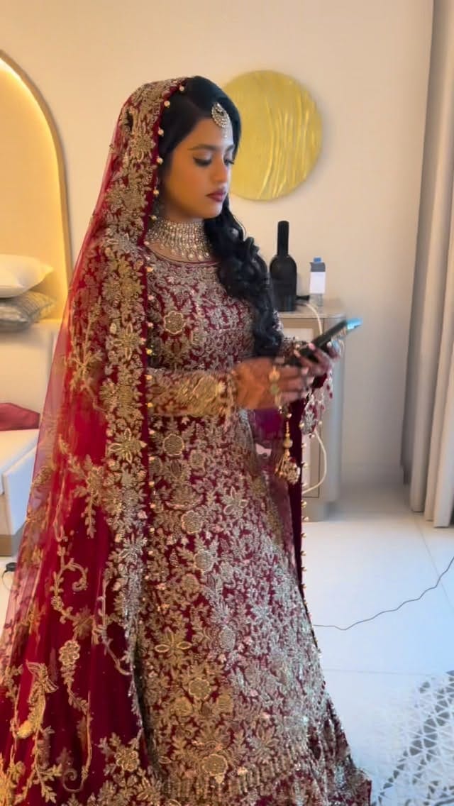 Post 1 by UAE Makeup Artist - Fefina Azeez 🇦🇪🇮🇳 on Instagram (video)