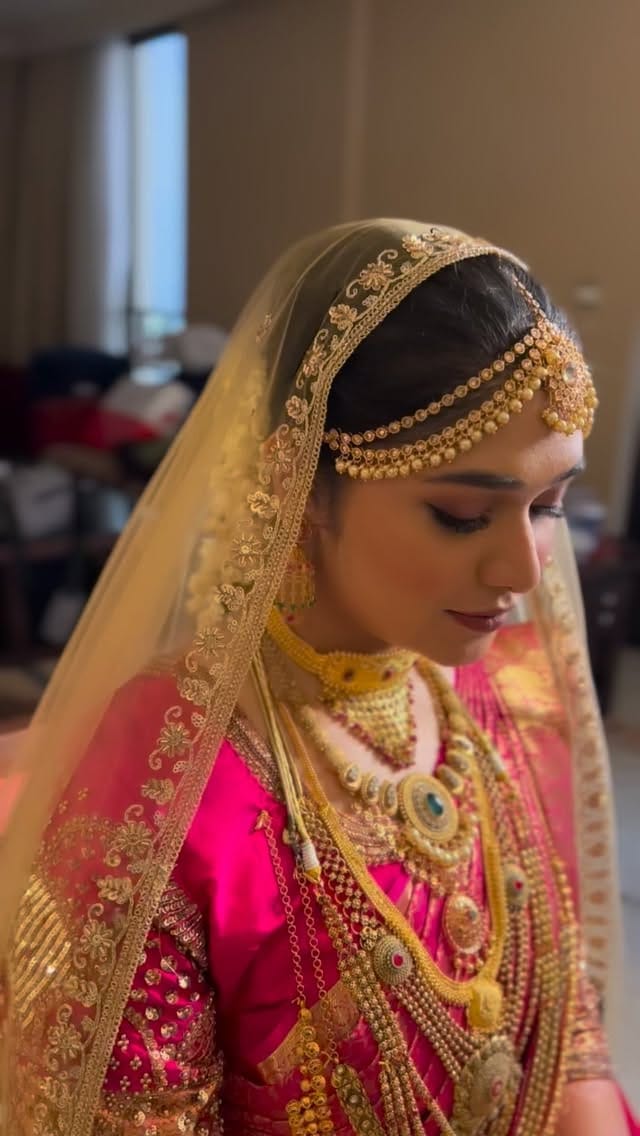 Post 4 by UAE Makeup Artist - Fefina Azeez 🇦🇪🇮🇳 on Instagram (video)