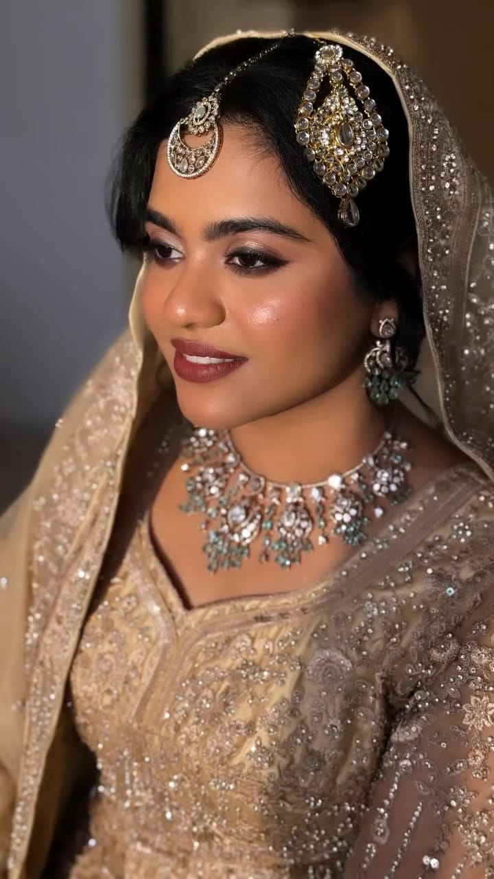 Post 5 by UAE Makeup Artist - Fefina Azeez 🇦🇪🇮🇳 on Instagram (video)