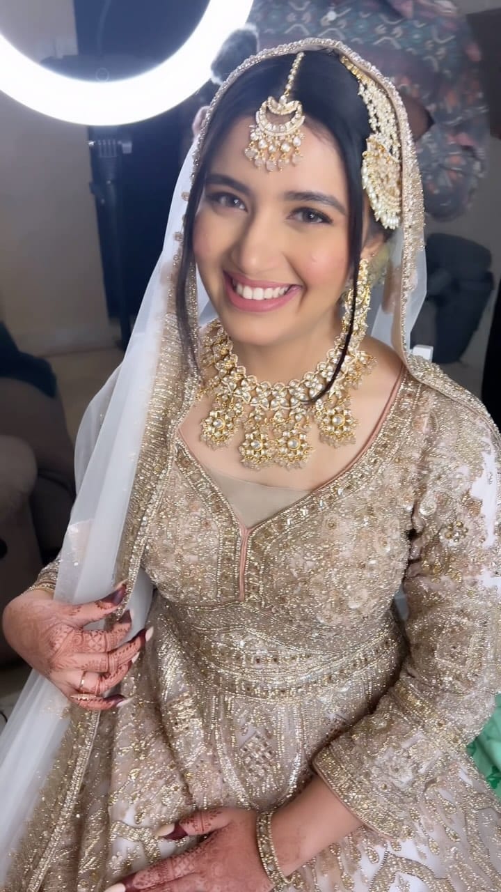 Post 9 by UAE Makeup Artist - Fefina Azeez 🇦🇪🇮🇳 on Instagram (video)