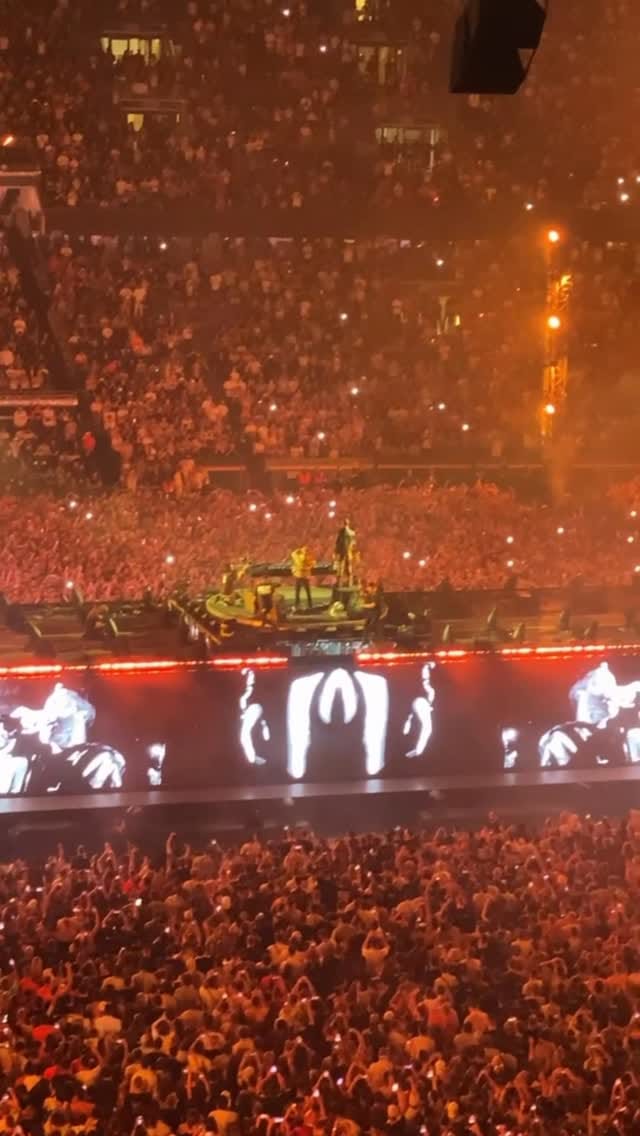 Post 7 by Mélanie on Instagram (video)